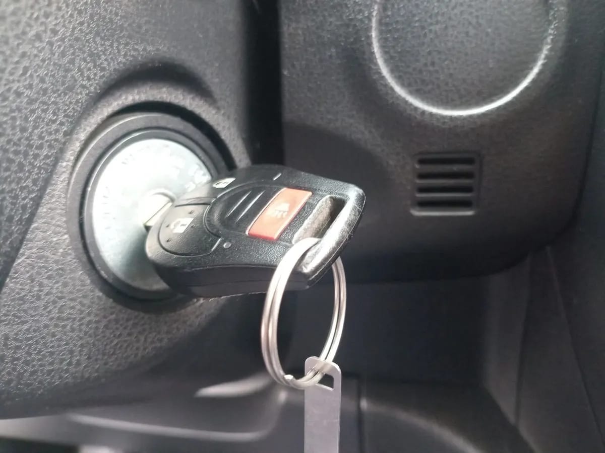 Nissan March 1.6 Sport Sense 4x2 Mt 5p año 2021