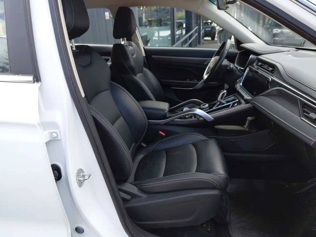 Geely Azkarra 1.5t Comfort 4x2 6at 5p año 2023