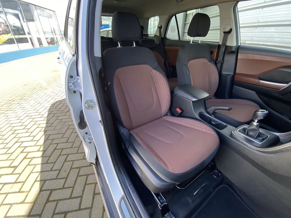 Hyundai Creta Grand 2.0 Plus Su2i 4x2 Mt 5p año 2025