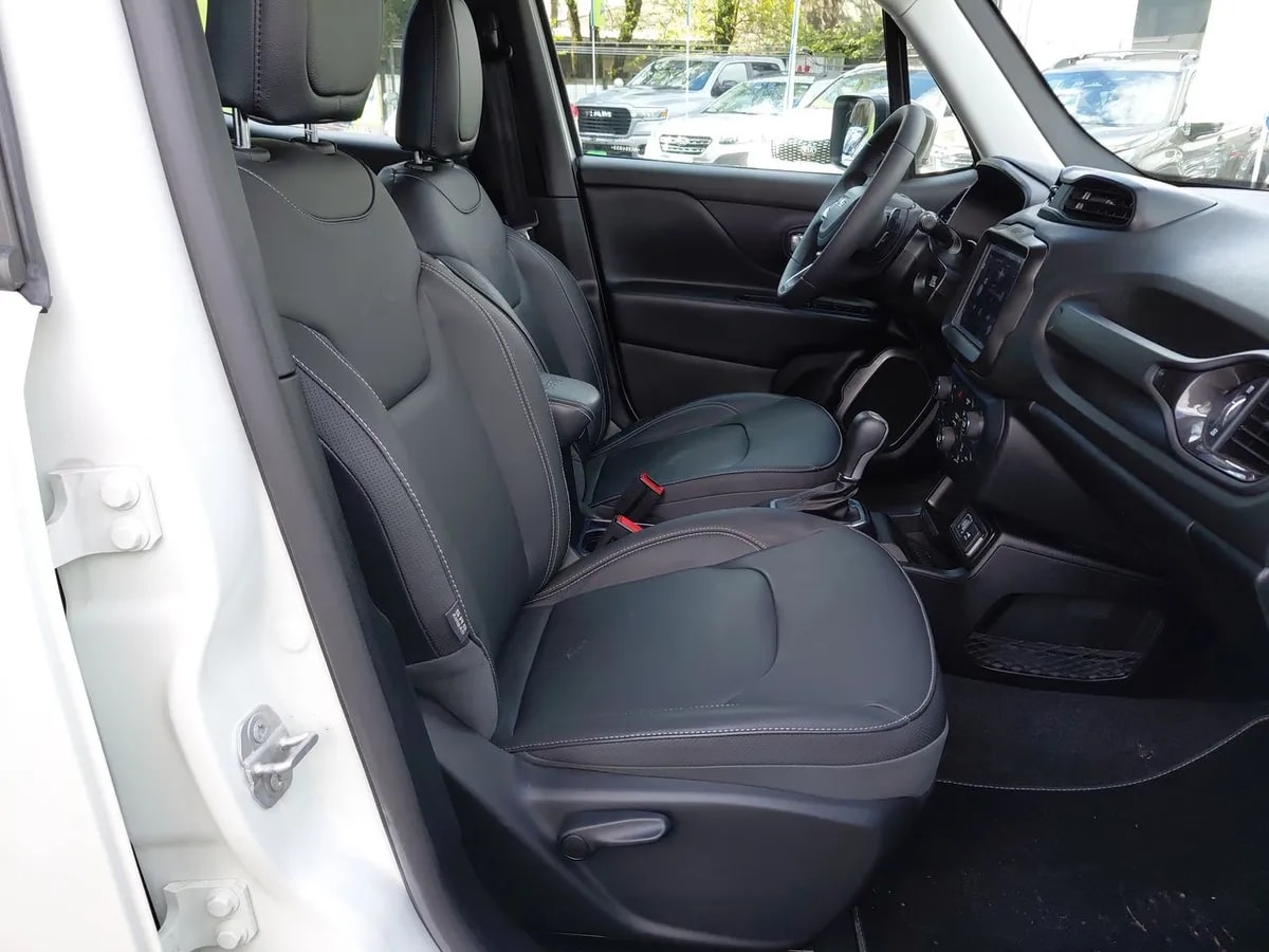 Jeep Renegade 1.3t Longitude 4x2 At 5p año 2025