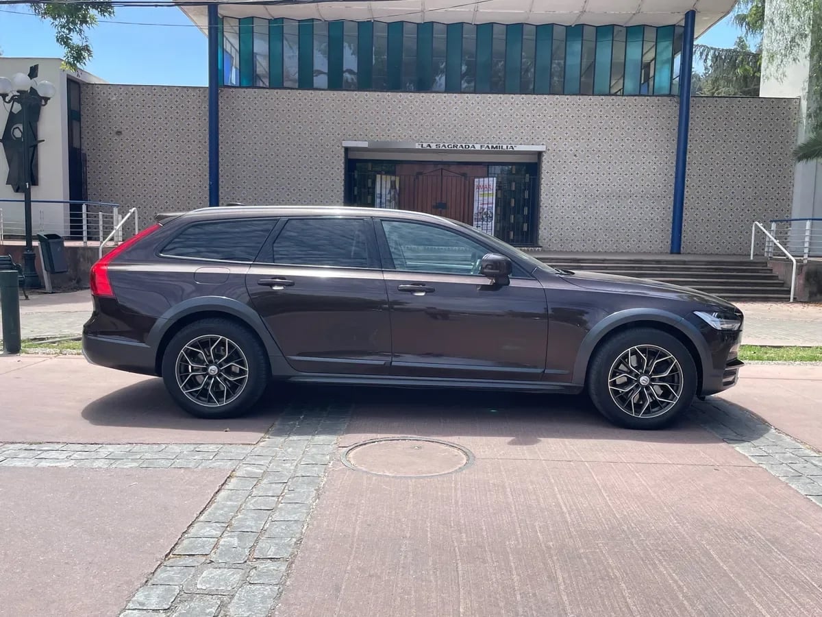 VOLVO V90 2.0 T5 Cross Country Kinetic At 4x4 año 2018