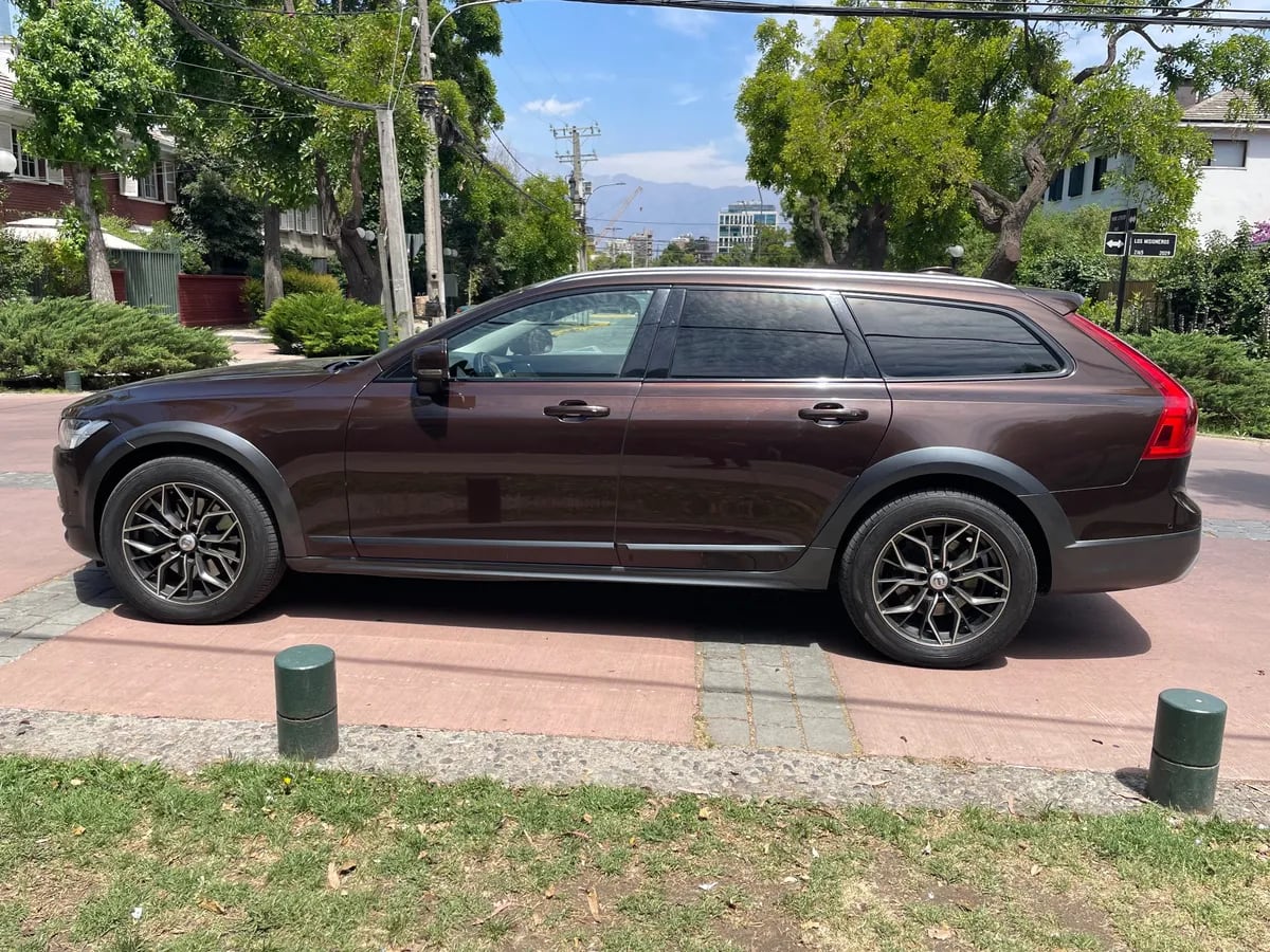 VOLVO V90 2.0 T5 Cross Country Kinetic At 4x4 año 2018