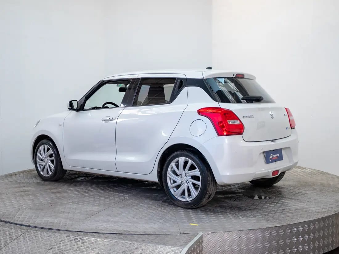 Suzuki Swift 1.2 Mt Hybrid Plus año 2024