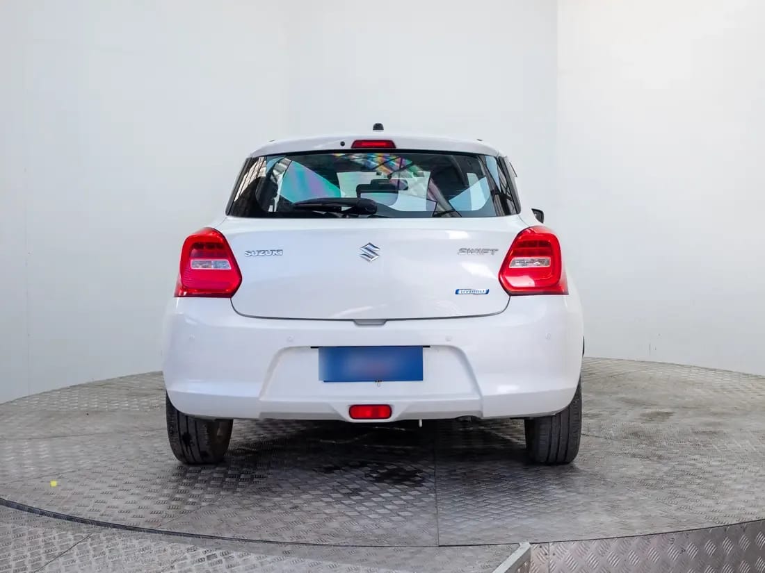Suzuki Swift 1.2 Mt Hybrid Plus año 2024