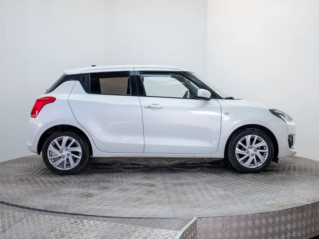 Suzuki Swift 1.2 Mt Hybrid Plus año 2024