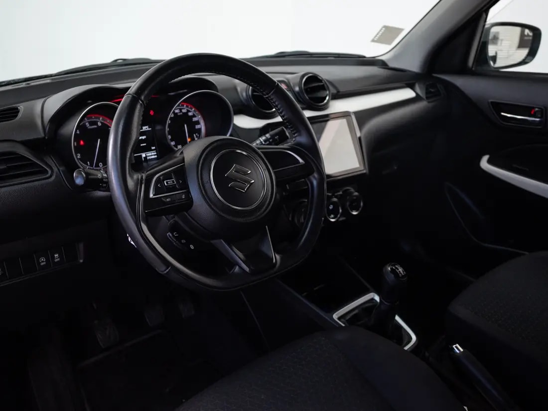 Suzuki Swift 1.2 Mt Hybrid Plus año 2024