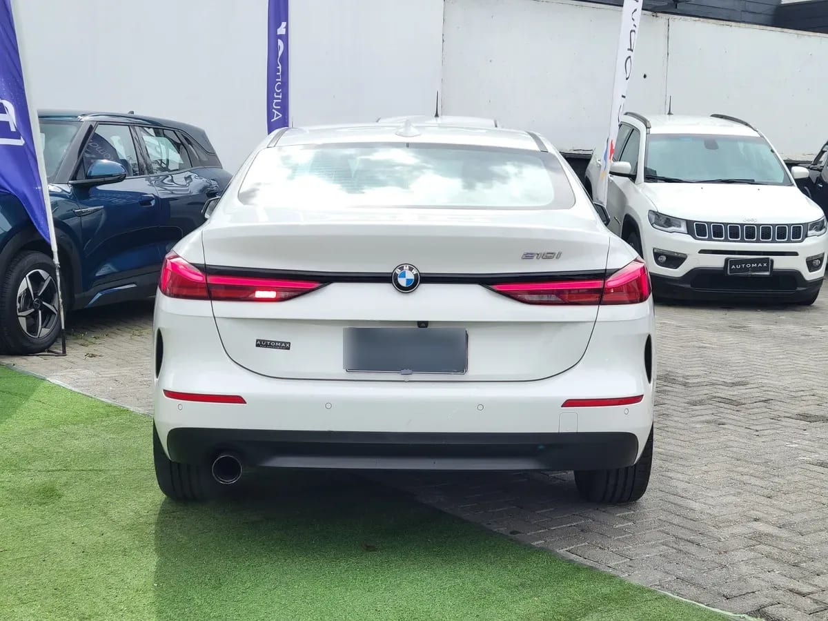 BMW 218  año 2021