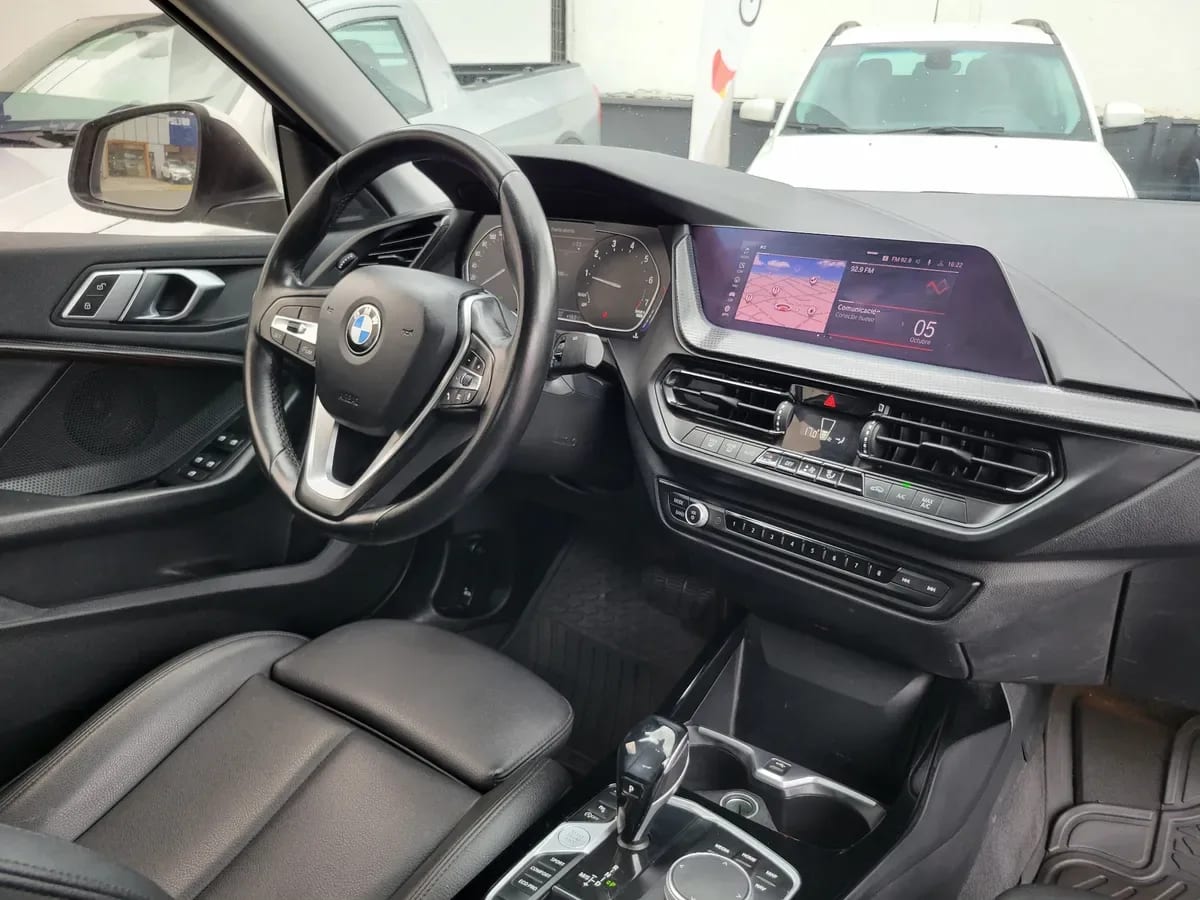 BMW 218  año 2021