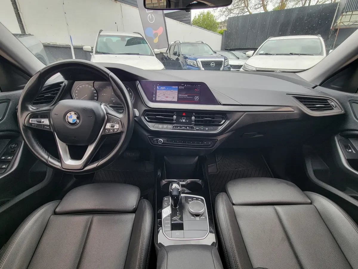 BMW 218  año 2021