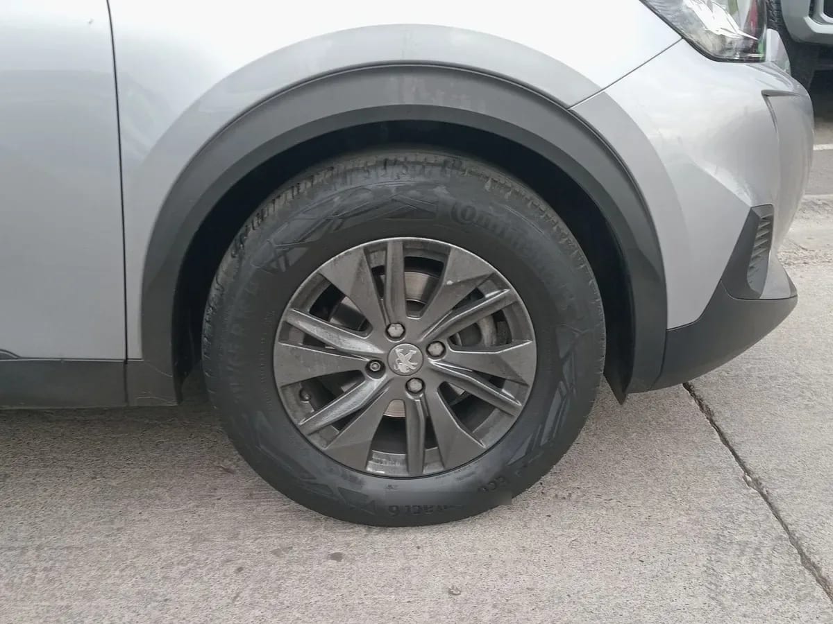 Peugeot 2008 1.2 Active Puretech 130 4x2 Mt 5p año 2022