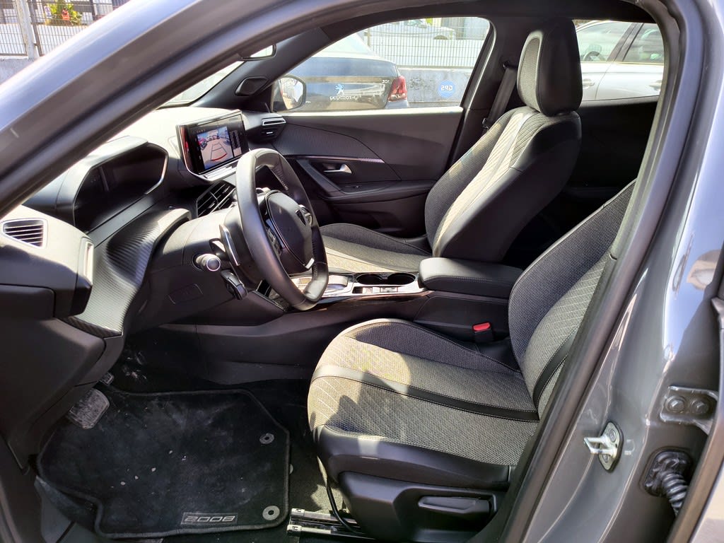 Peugeot 2008 Blue Hdi 1.5 Aut año 2025