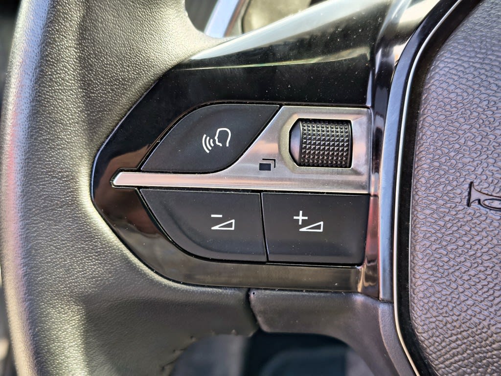 Peugeot 2008 Blue Hdi 1.5 Aut año 2025