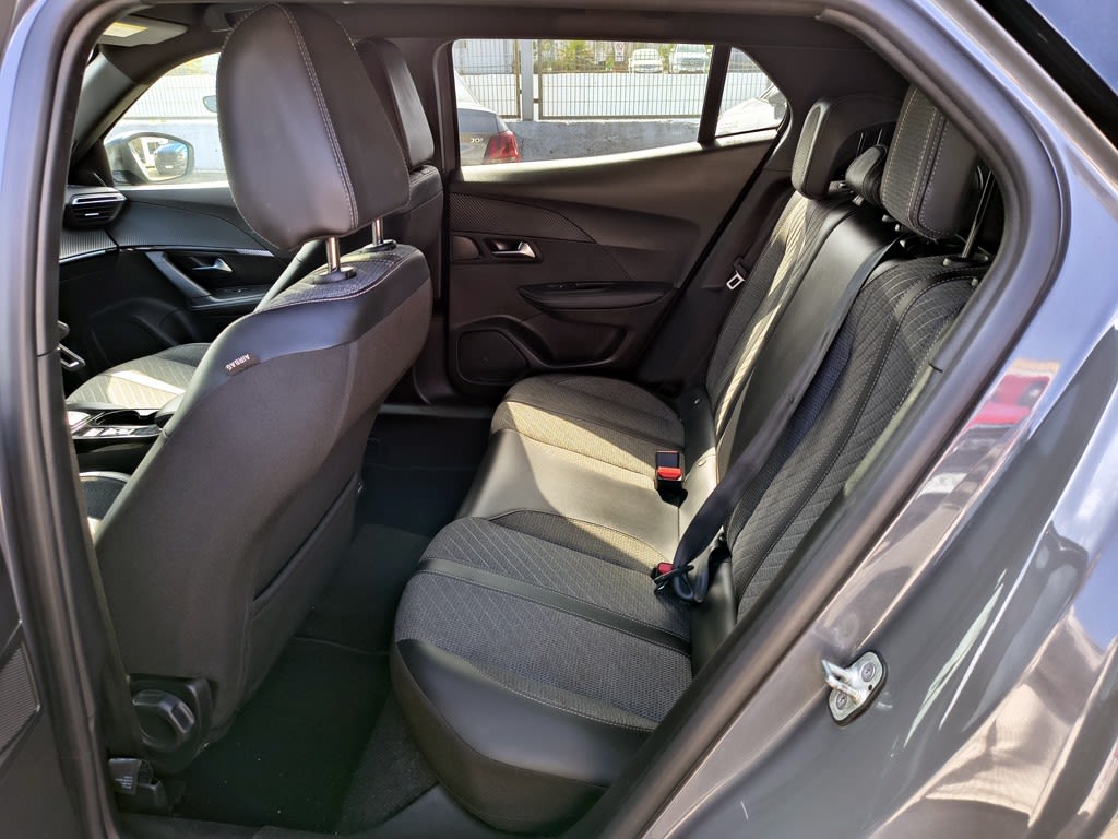 Peugeot 2008 Blue Hdi 1.5 Aut año 2025
