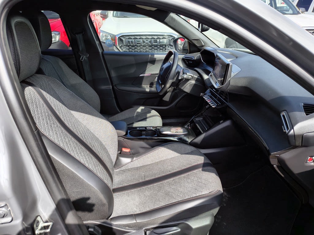Peugeot 2008 Blue Hdi 1.5 Aut año 2025