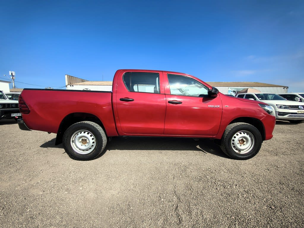 Toyota Hilux Dx Tss 2.4 Diesel 4x2 T/m año 2023