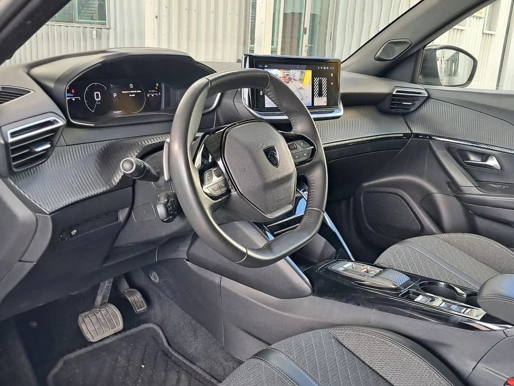 Peugeot 2008 1.5 Allure At Diesel 4x2 año 2025