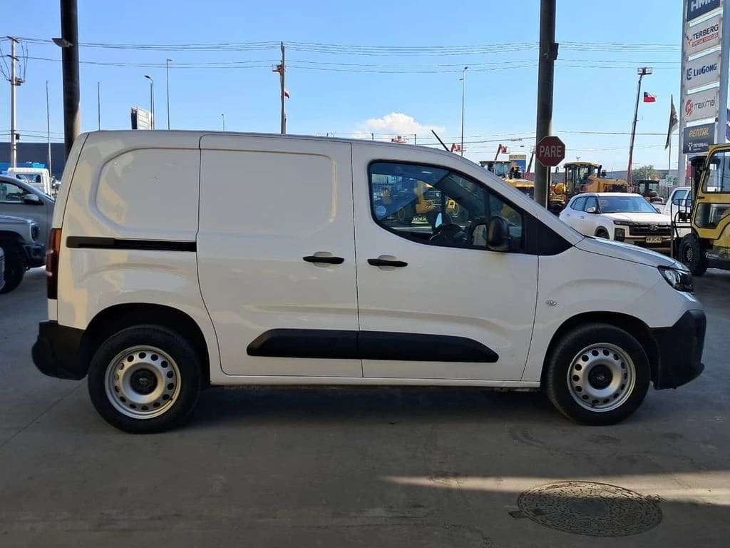 Peugeot Partner L1 1.5 Mt 4x2 año 2025