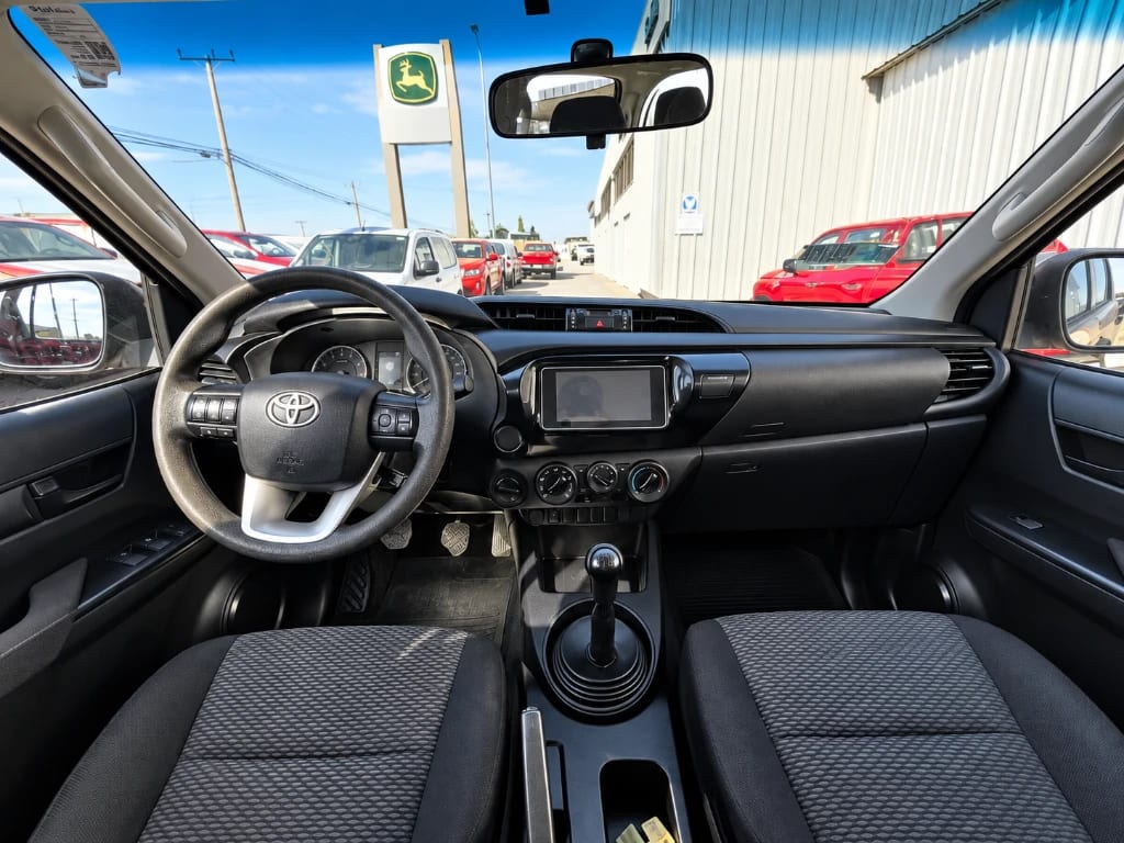 Toyota Hilux Dc 4x4 2.4 D Dx Mt año 2023