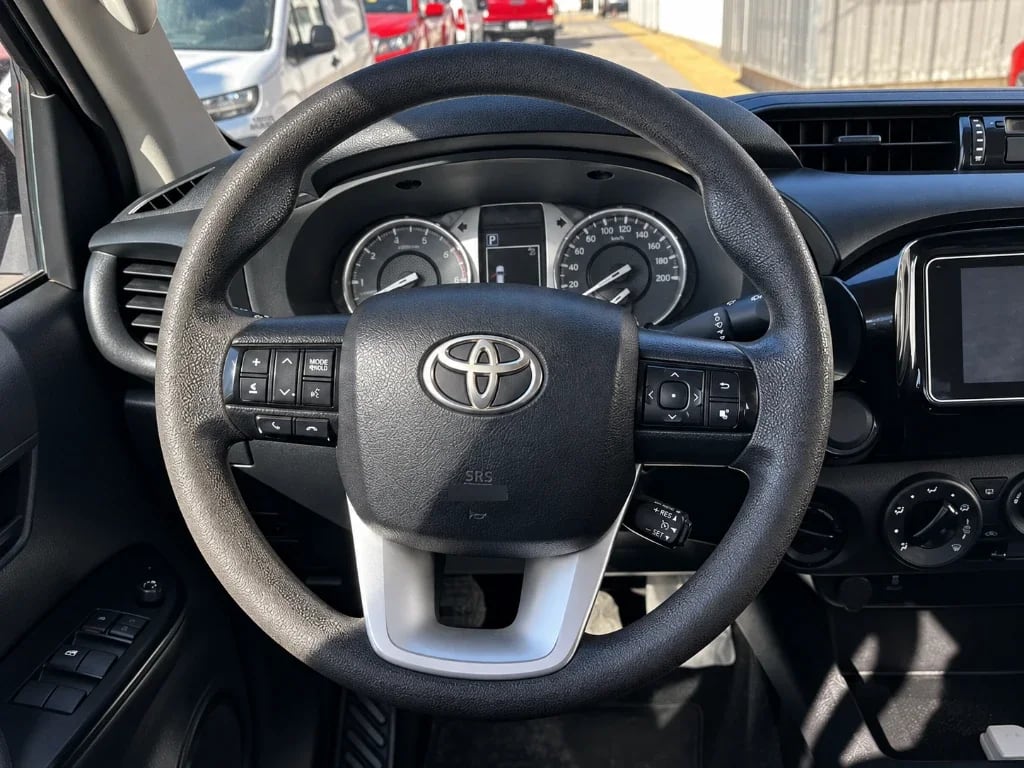 Toyota Hilux Dc 4x4 2.4 D Dx Mt año 2023