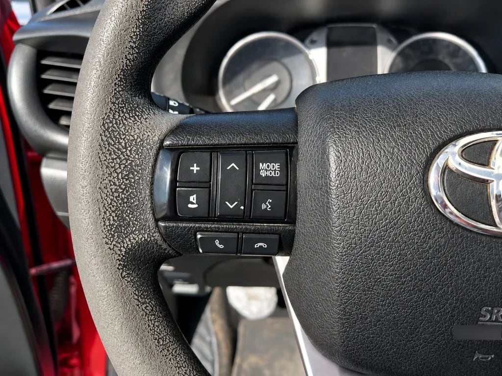 Toyota Hilux Dc 4x4 2.4 D Dx Mt año 2023
