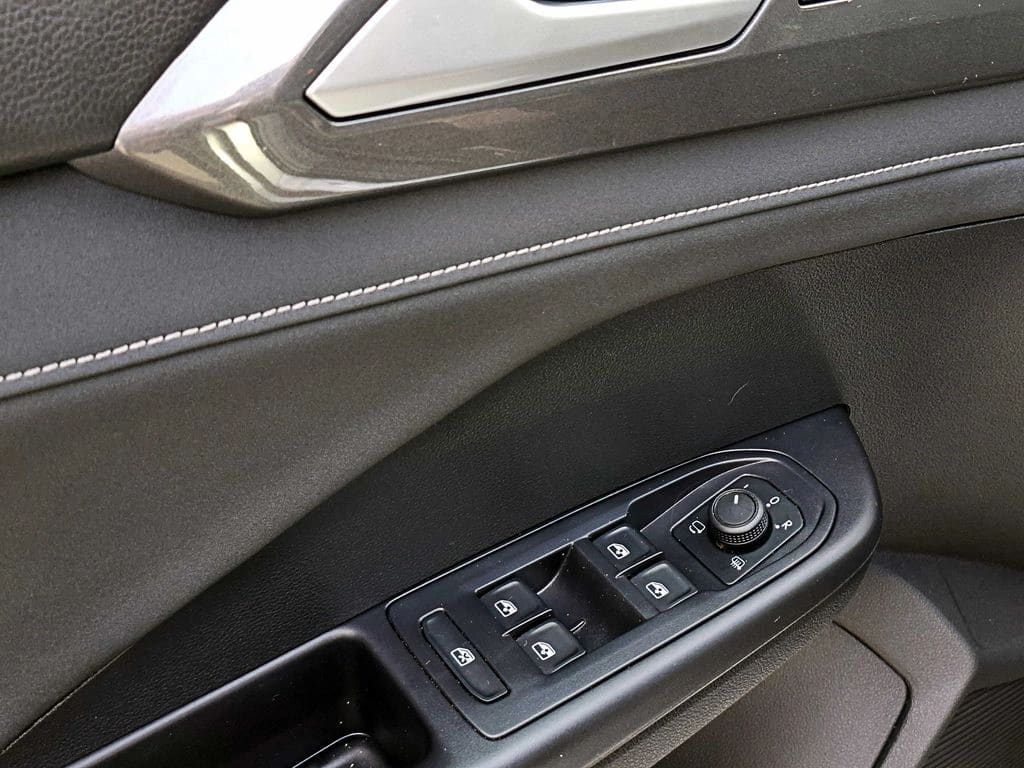 Volkswagen Taos Tsi 4x2 1.4 At año 2024
