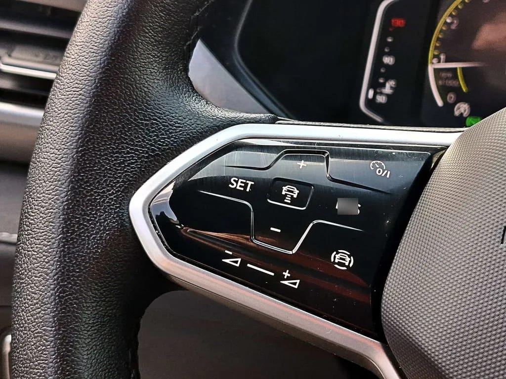 Volkswagen Taos Tsi 4x2 1.4 At año 2024