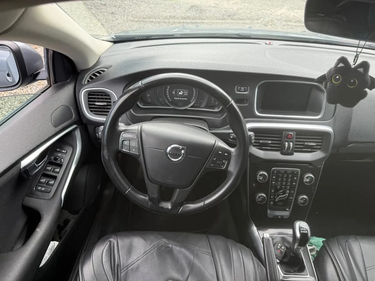 VOLVO V40 2.0 D2 Momentum Mt Diesel año 2019