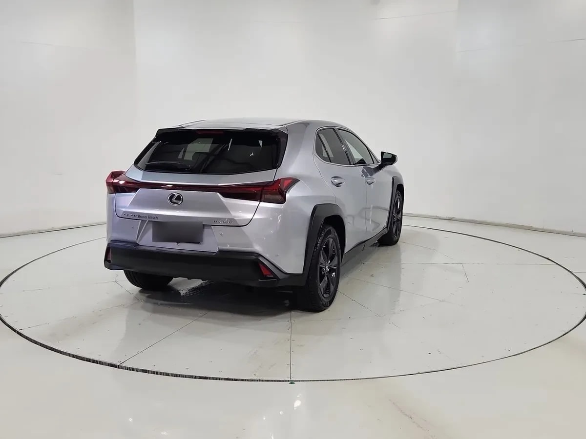 LEXUS UX200  año 2024