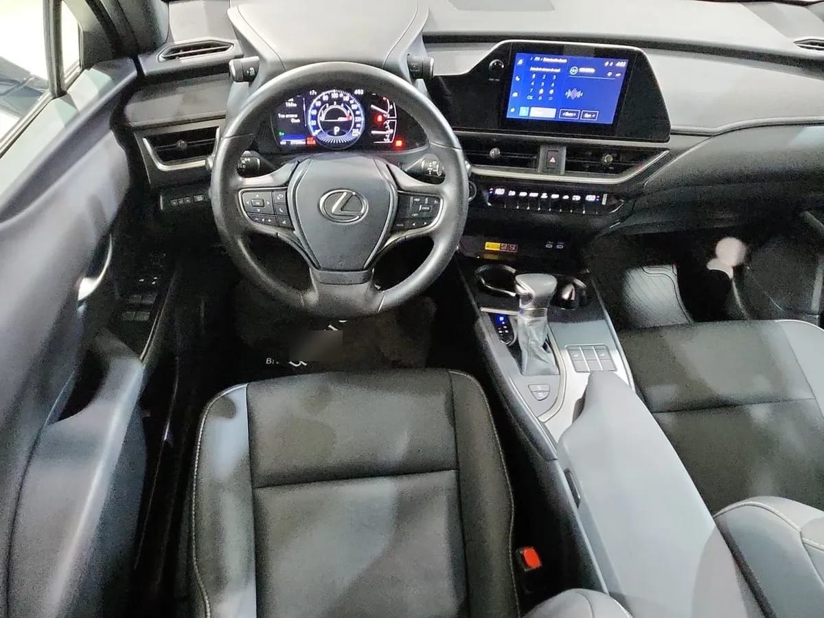 LEXUS UX200  año 2024