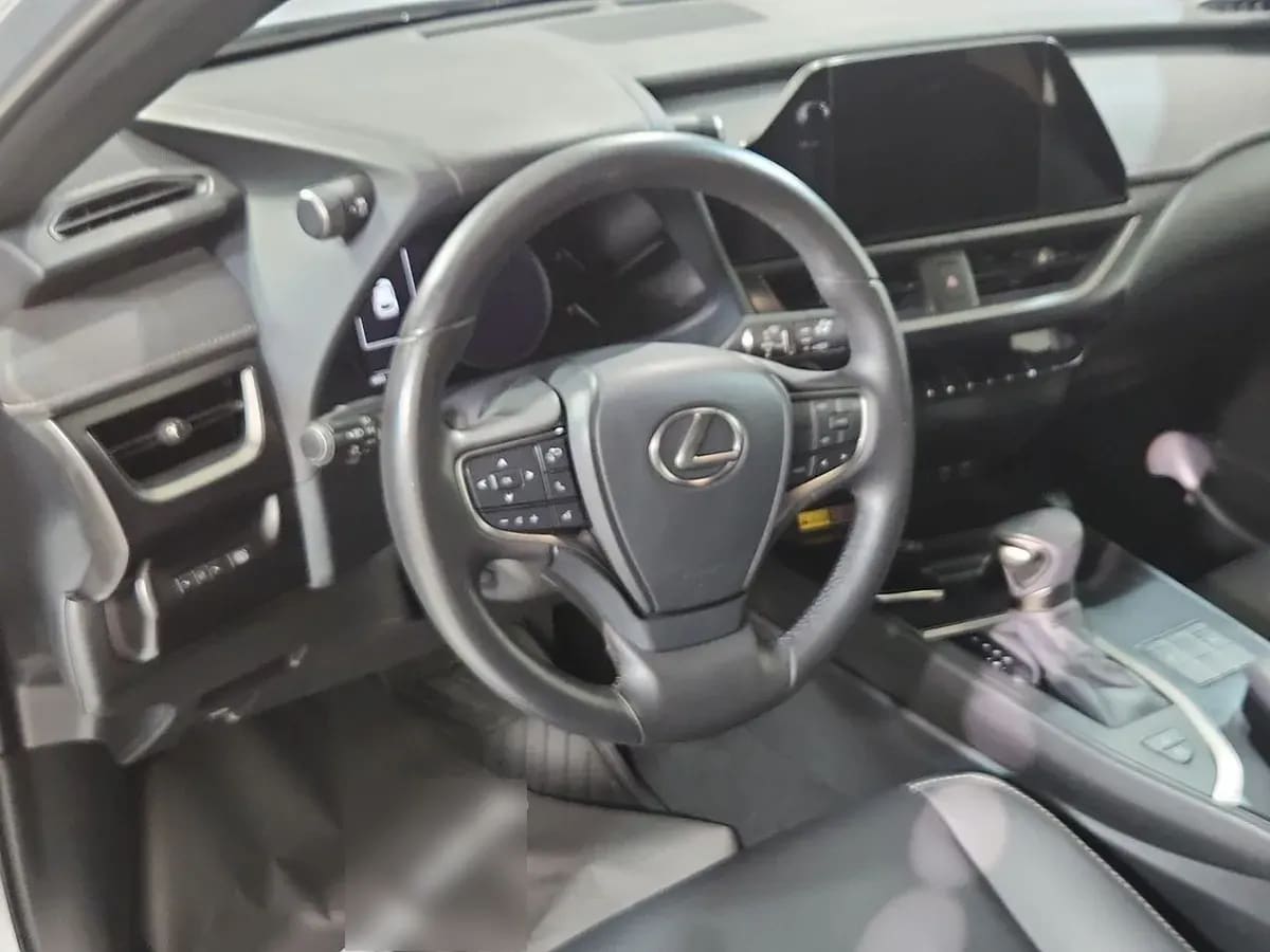LEXUS UX200  año 2024