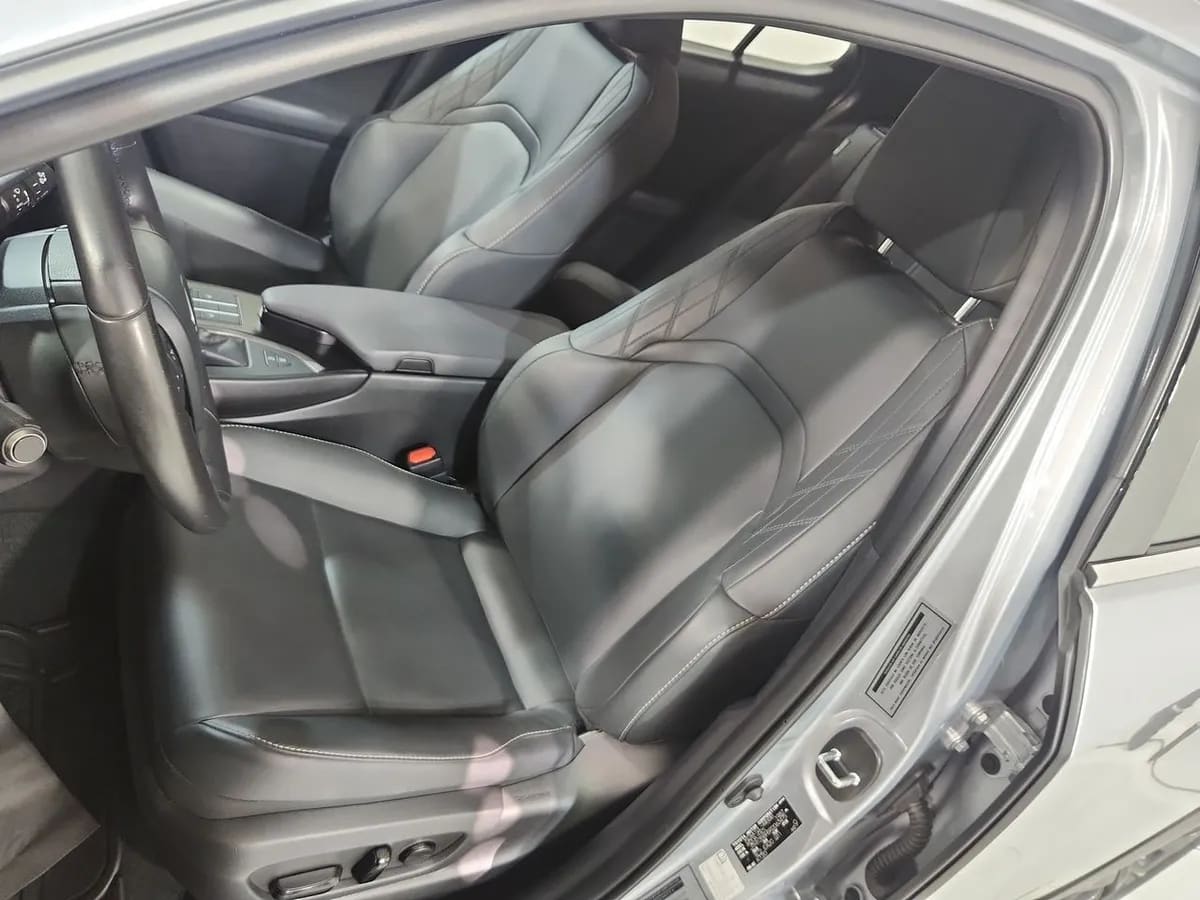 LEXUS UX200  año 2024