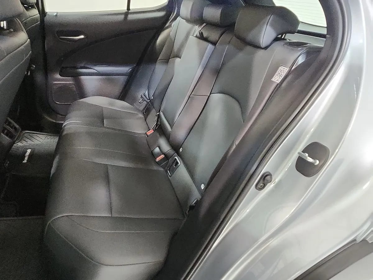 LEXUS UX200  año 2024
