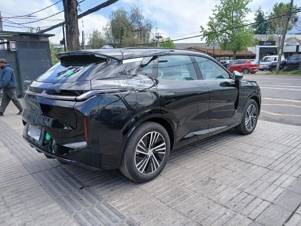 Lynk&Co 08 Phev año 2027