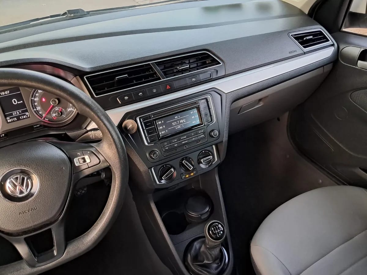 VOLKSWAGEN GOL  año 2017