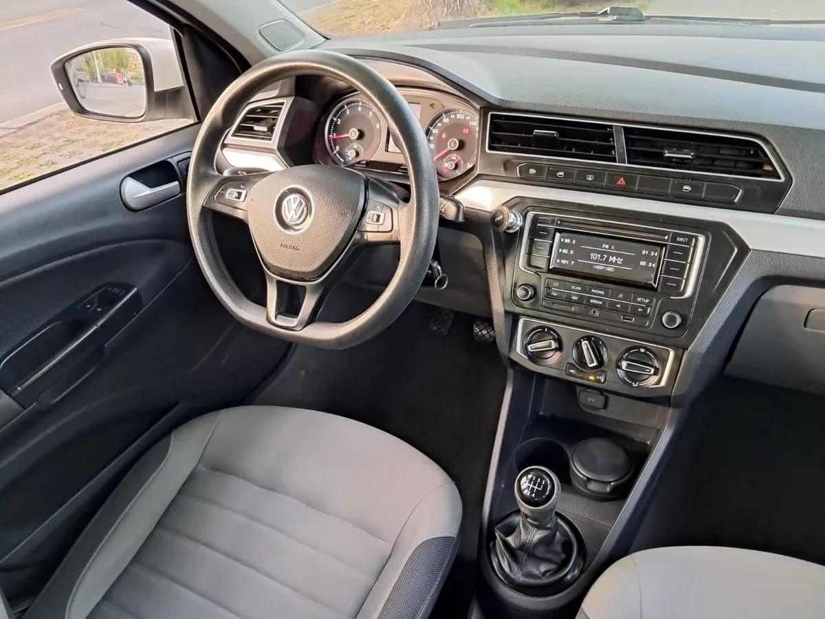 VOLKSWAGEN GOL  año 2017