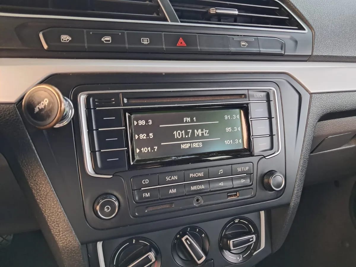 VOLKSWAGEN GOL  año 2017