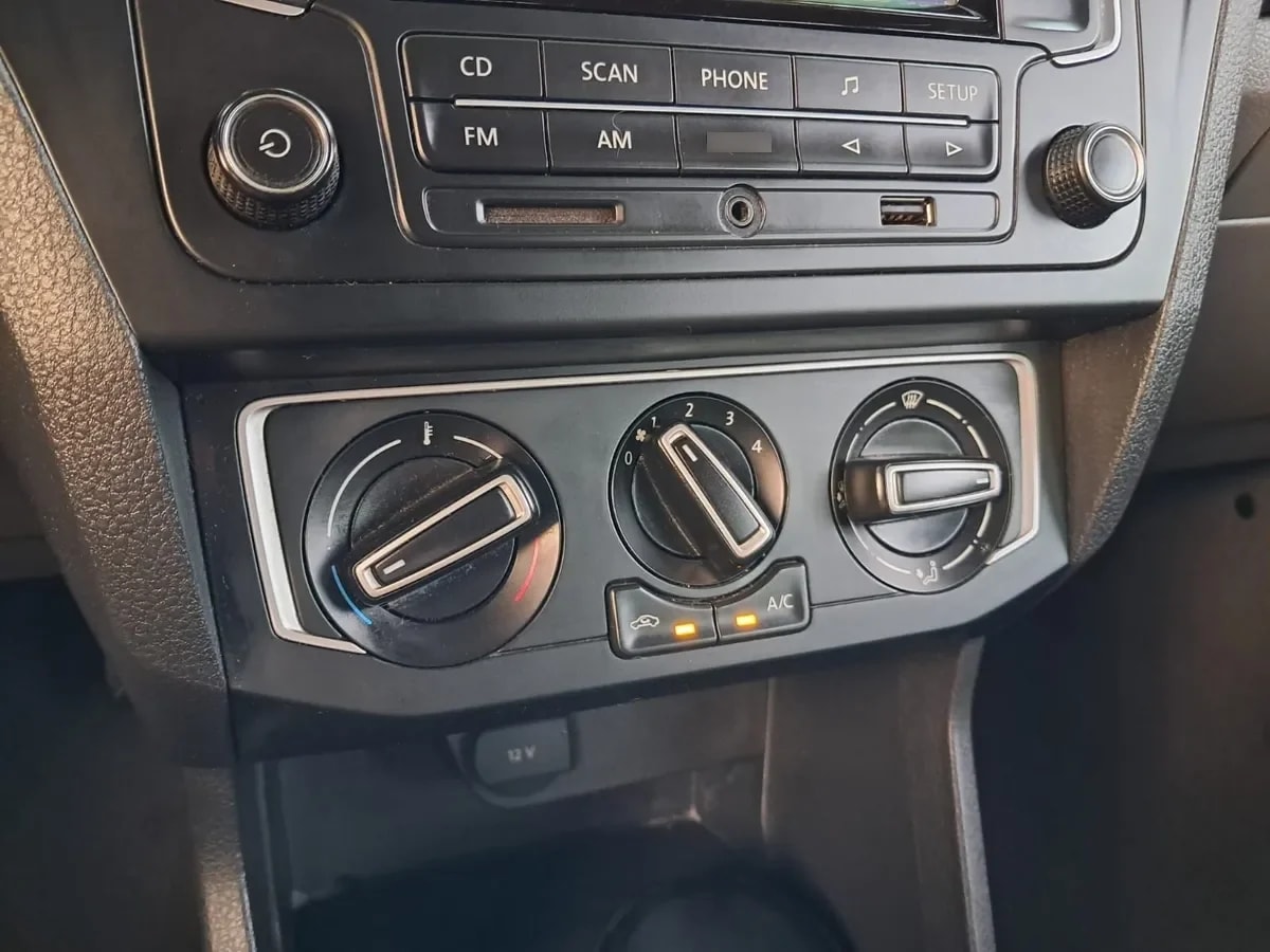 VOLKSWAGEN GOL  año 2017