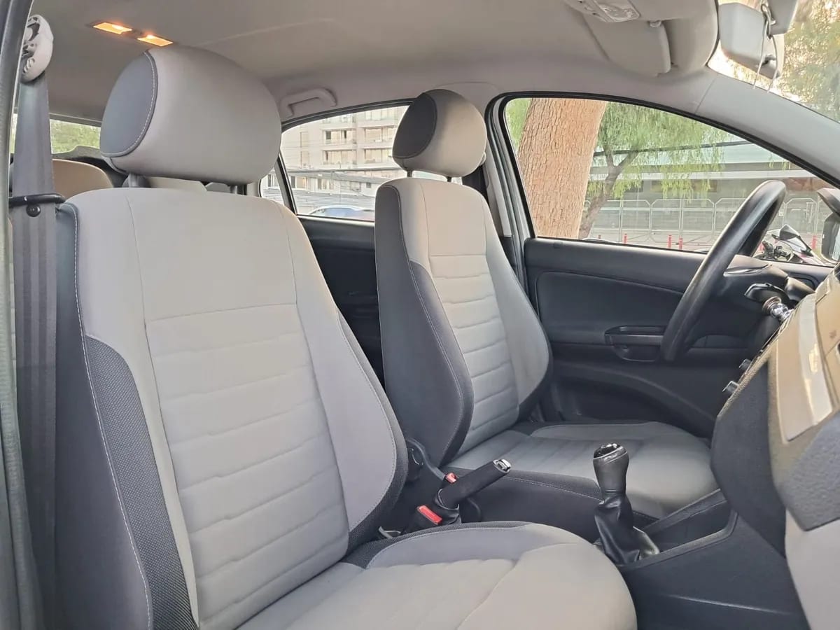 VOLKSWAGEN GOL  año 2017