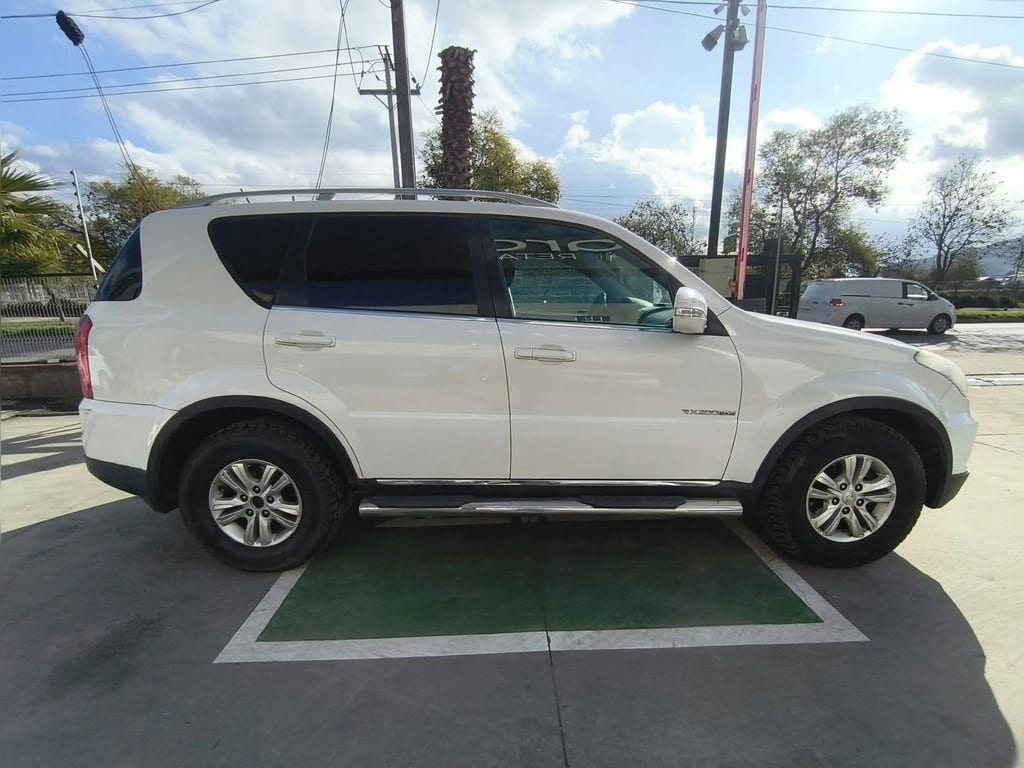 Ssangyong Rexton 2.0 Diesel 4x2 año 2014