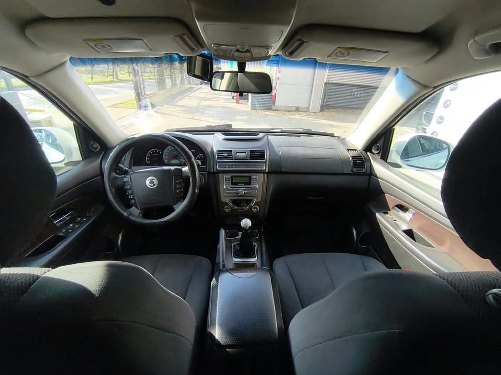 Ssangyong Rexton 2.0 Diesel 4x2 año 2014