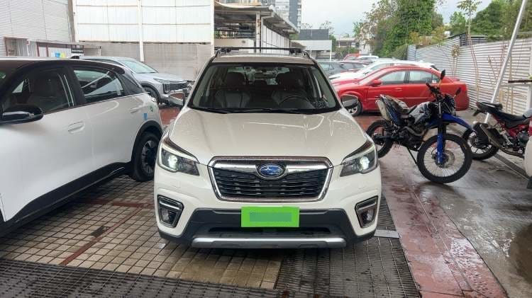Subaru Forester 2.5i Limited Eyesight Awd At 5p año 2021