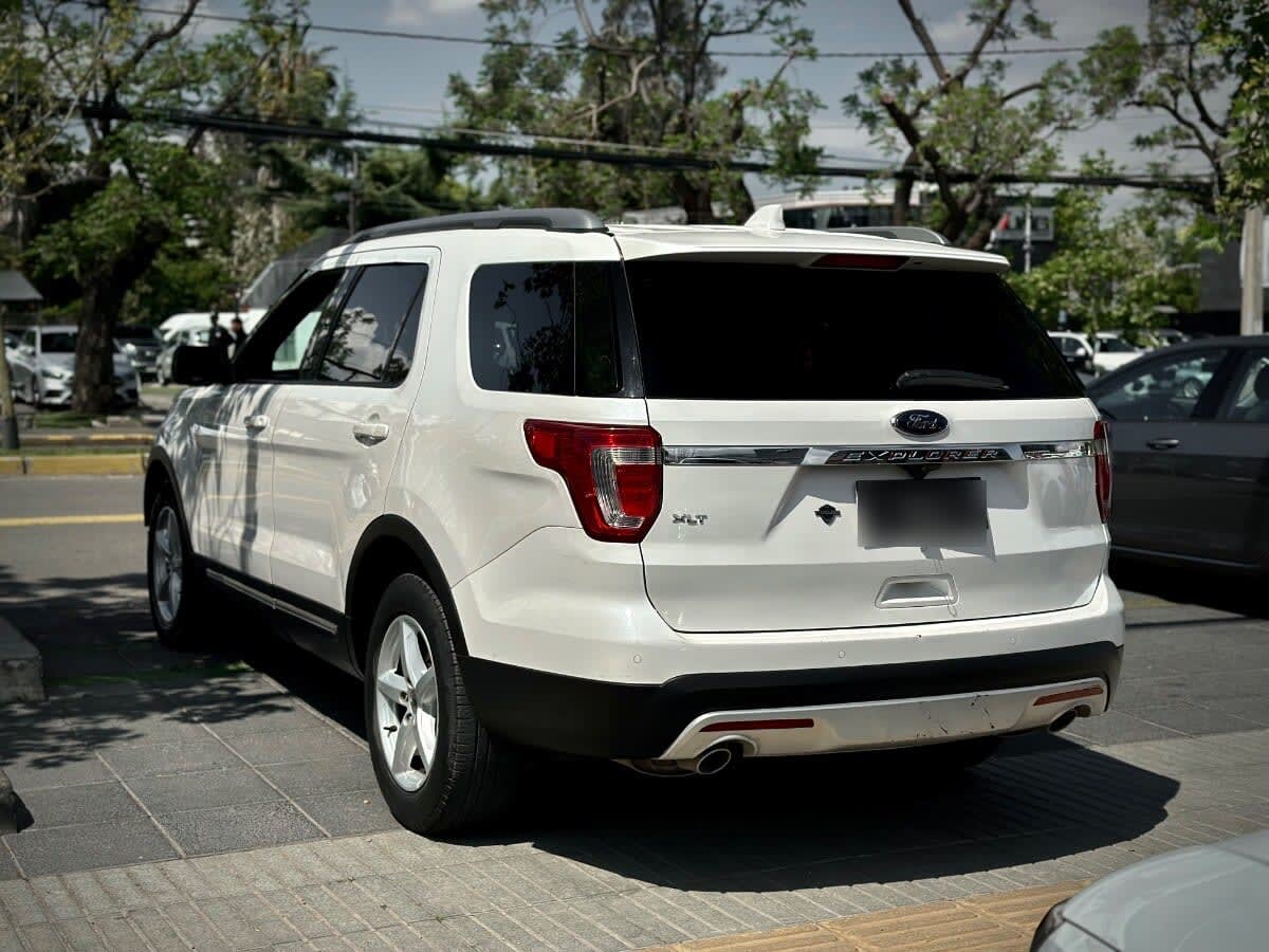 Ford Explorer Xlt año 2018