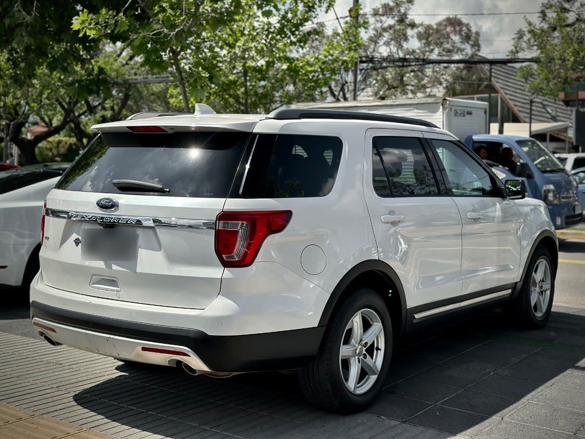 Ford Explorer Xlt año 2018