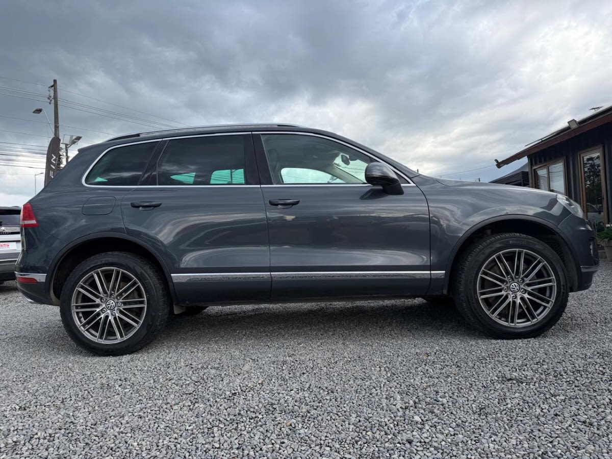 Volkswagen Touareg 4.2 V8 4x4 At año 2017