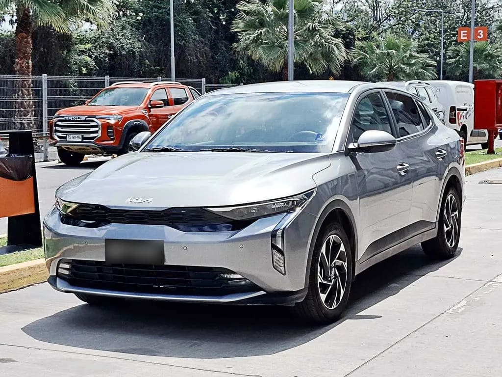 Kia K3 1.6 Ex 4x2 Mt 4p año 2024