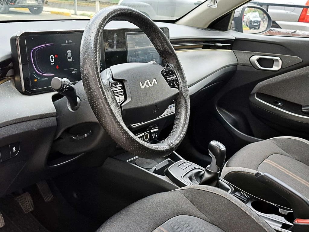 Kia K3 1.6 Ex 4x2 Mt 4p año 2024
