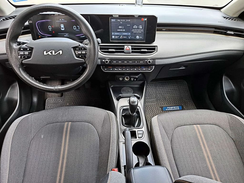 Kia K3 1.6 Ex 4x2 Mt 4p año 2024