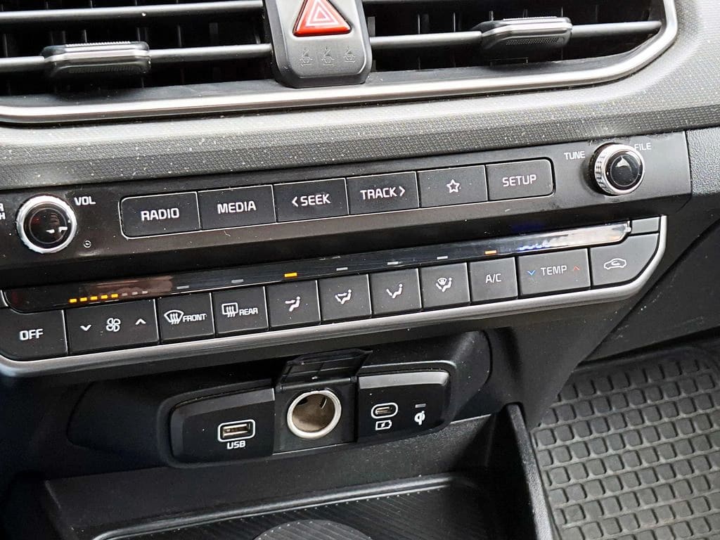 Kia K3 1.6 Ex 4x2 Mt 4p año 2024
