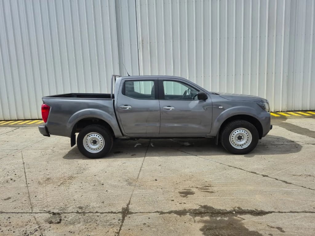 Nissan Navara Navara Se D Cab Mt 4x2 2.3 año 2023