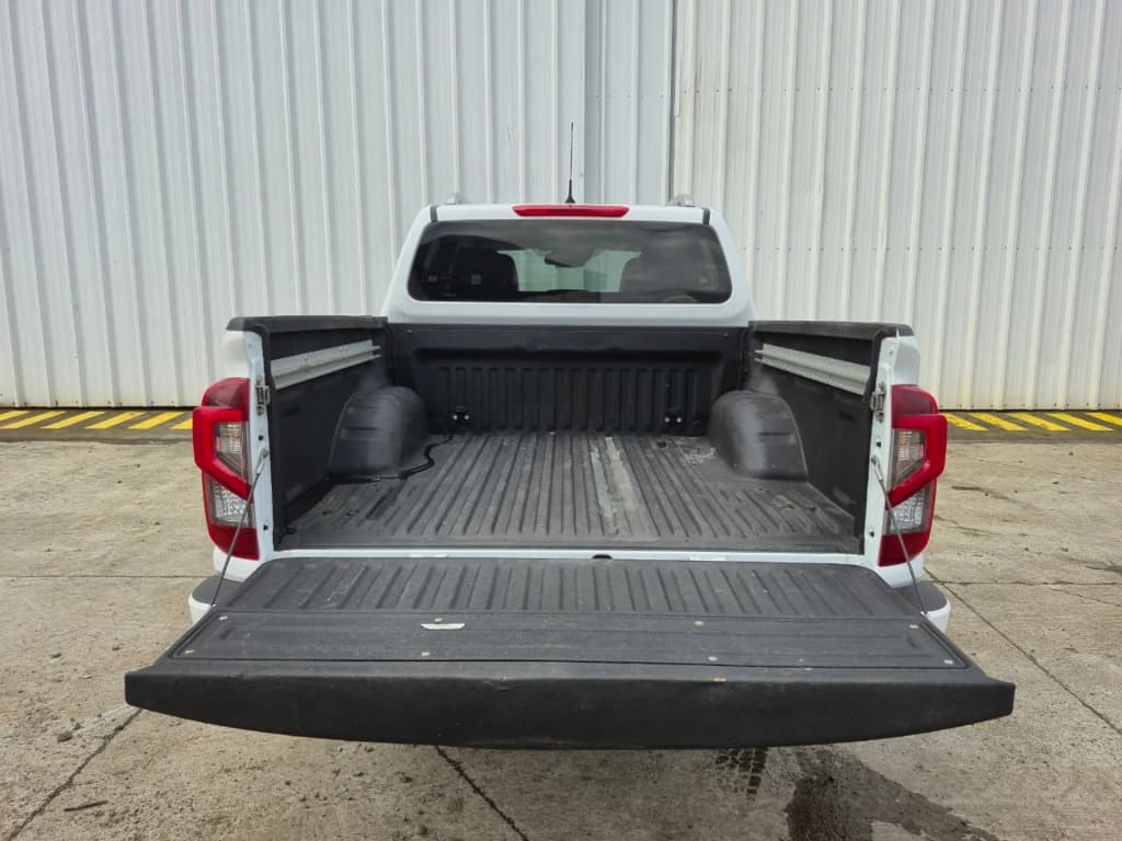 Nissan Navara Navara Le Mt Dcab Mt 4x4 2.3 año 2023